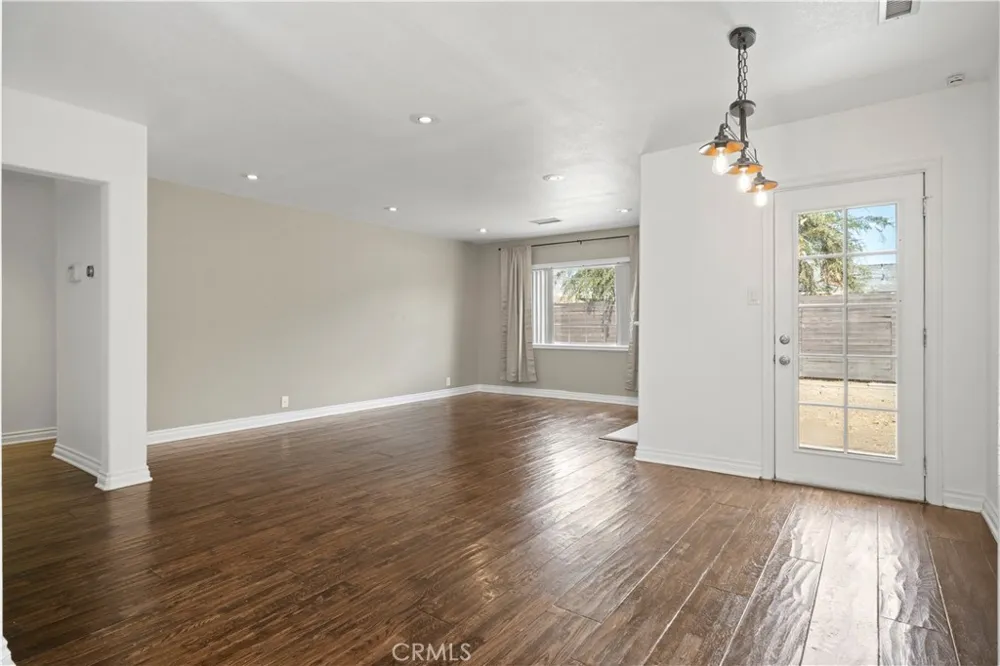 10457 Barnwall Bellflower, CA 90706