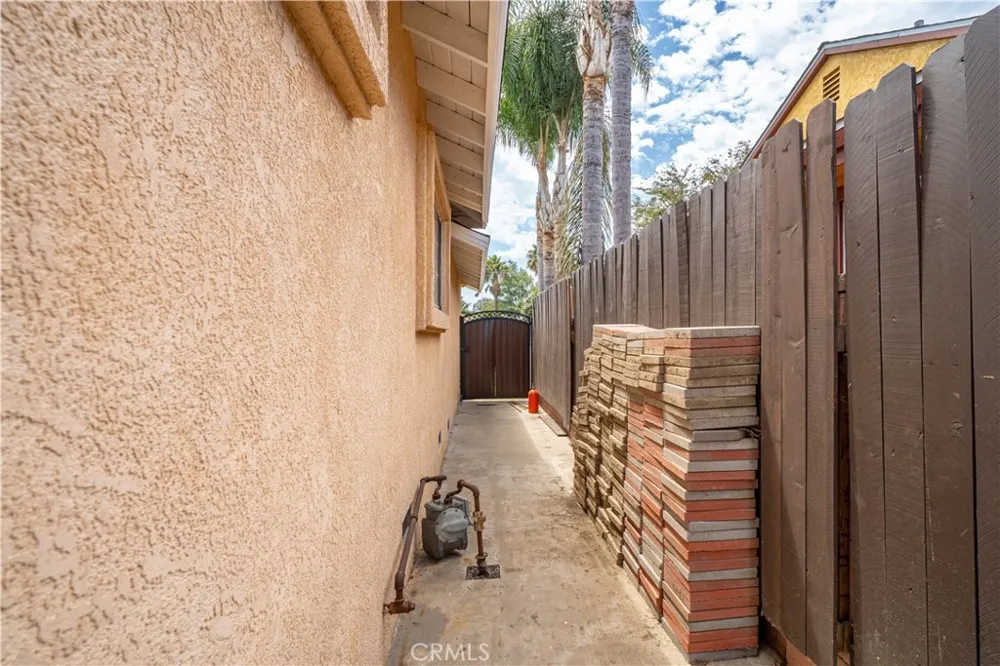 10457 Barnwall Bellflower, CA 90706
