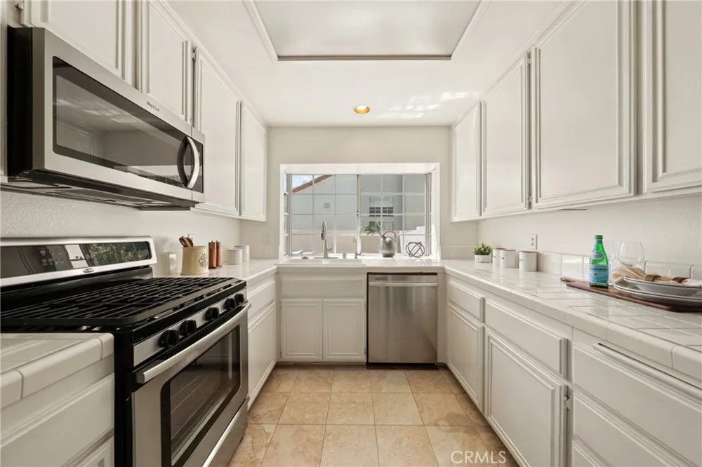 130 Almador Irvine, CA 92614