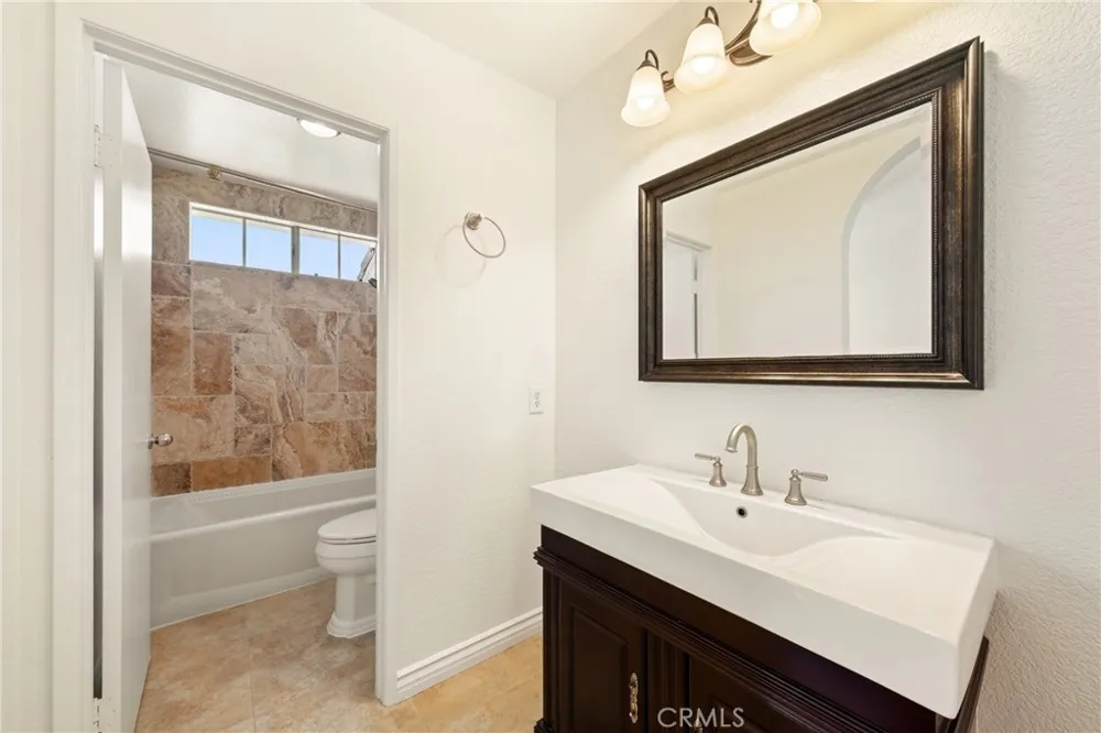 130 Almador Irvine, CA 92614