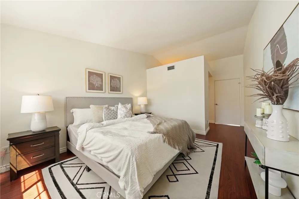 130 Almador Irvine, CA 92614