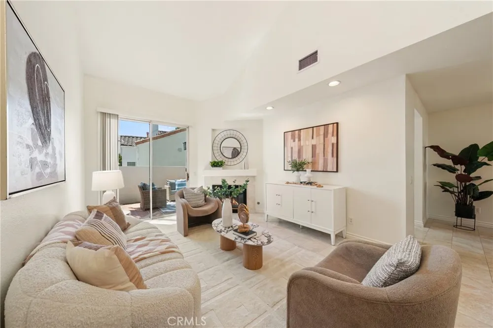 130 Almador Irvine, CA 92614