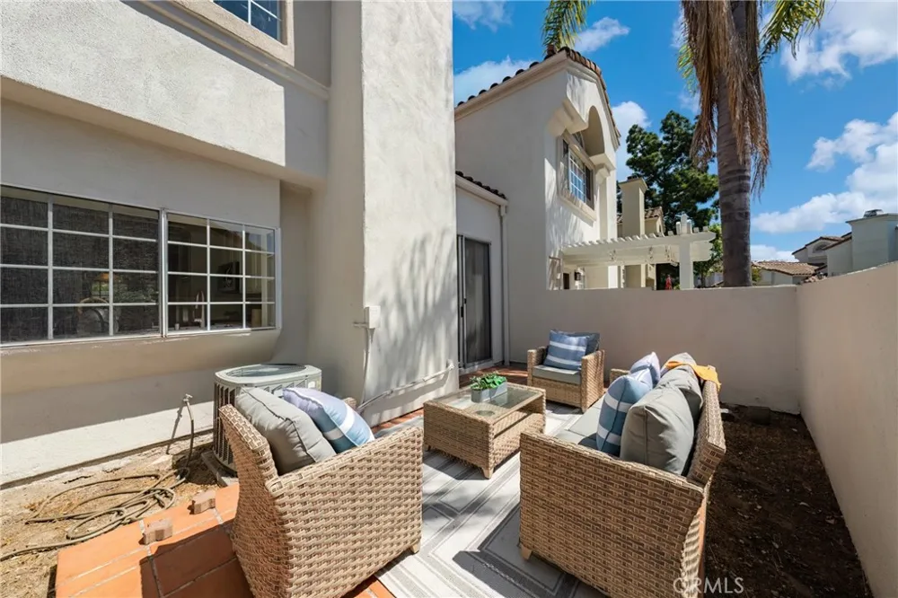 130 Almador Irvine, CA 92614