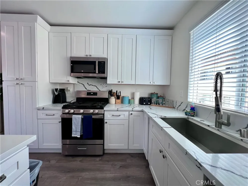 13927 Chadron Ave #G Hawthorne, CA 90250