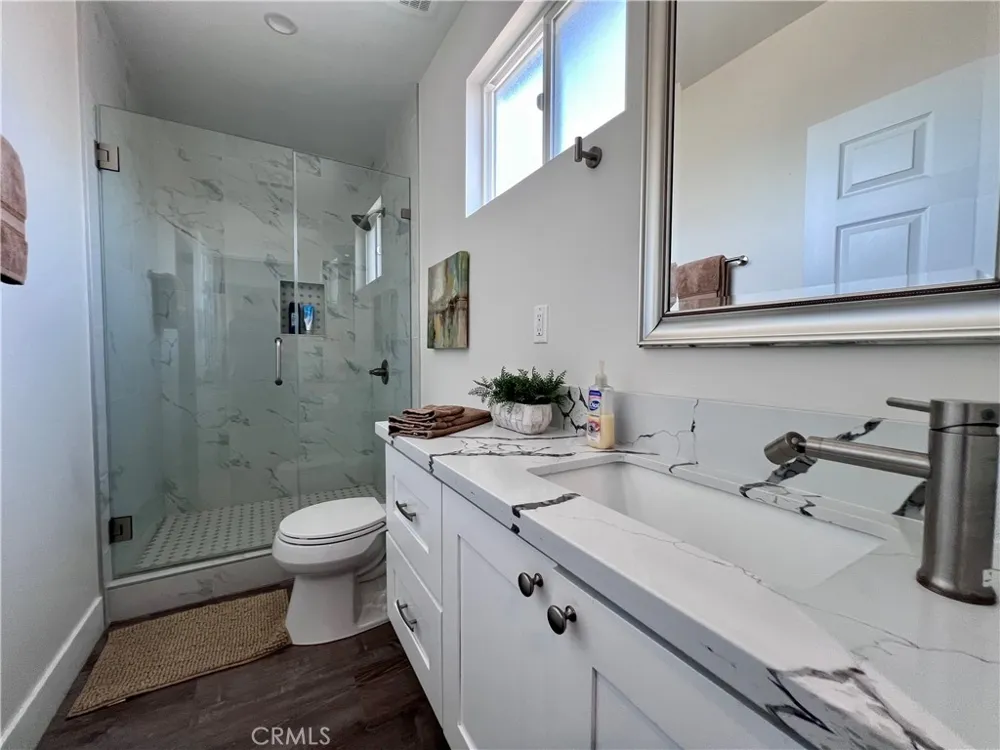 13927 Chadron Ave #G Hawthorne, CA 90250
