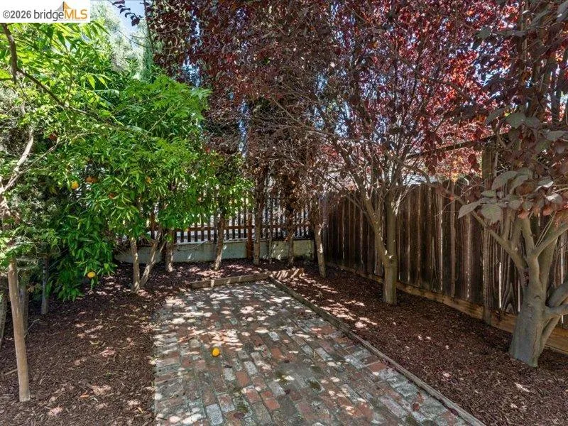 1202 Plaza Dr. Martinez, CA 94553
