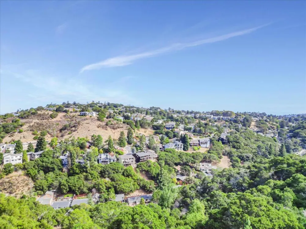 3325 Lower Lock Belmont, CA 94002
