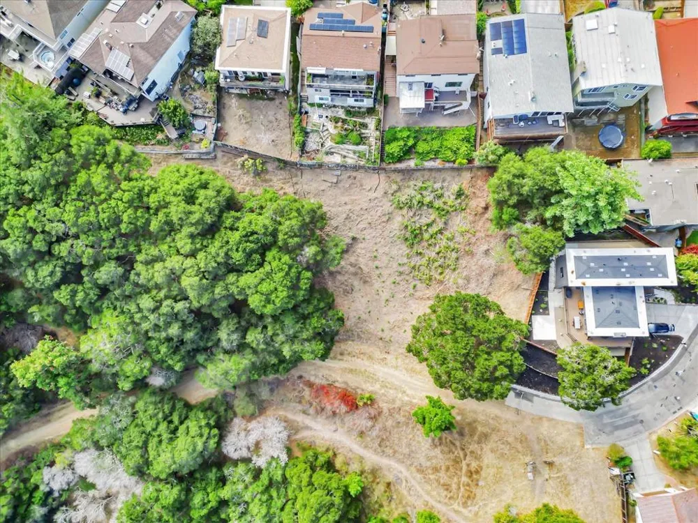 3325 Lower Lock Belmont, CA 94002