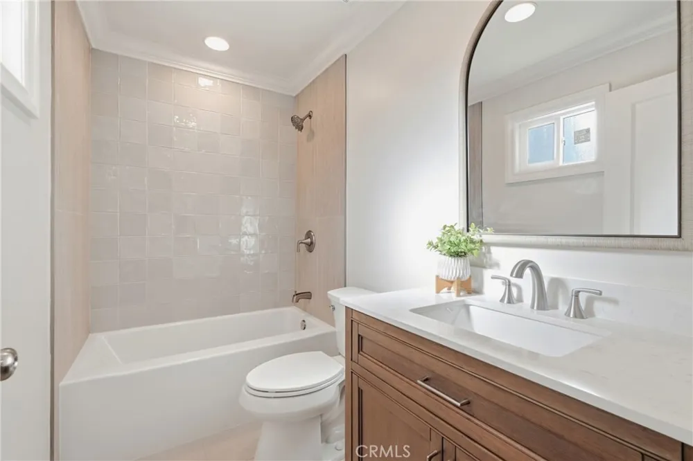 5713 E Wardlow Long Beach, CA 90808