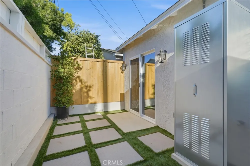 5713 E Wardlow Long Beach, CA 90808