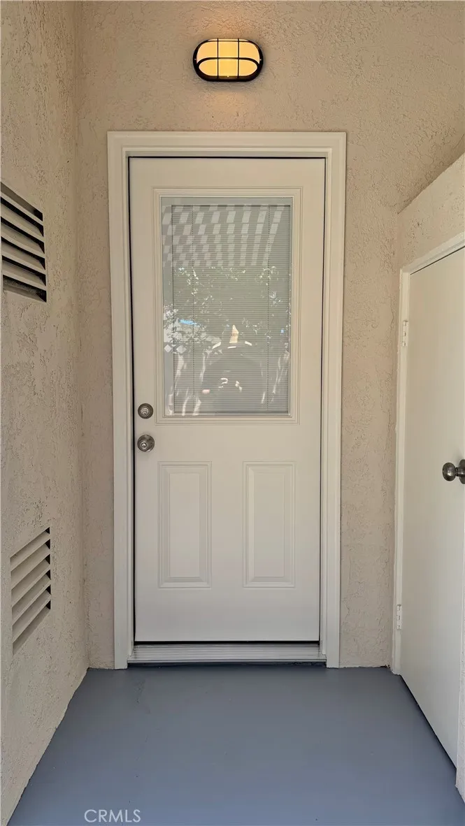 5713 E Wardlow Long Beach, CA 90808