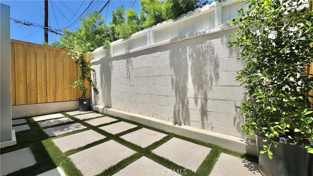 5713 E Wardlow Long Beach, CA 90808