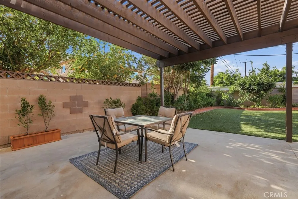 5713 E Wardlow Long Beach, CA 90808