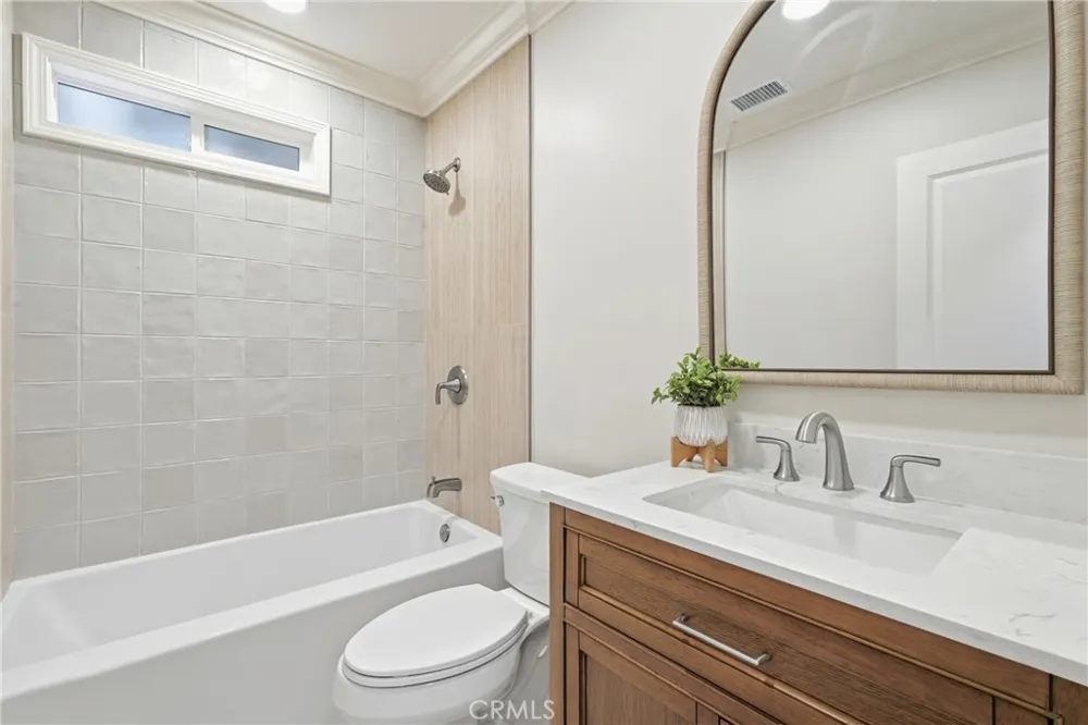 5713 E Wardlow Long Beach, CA 90808