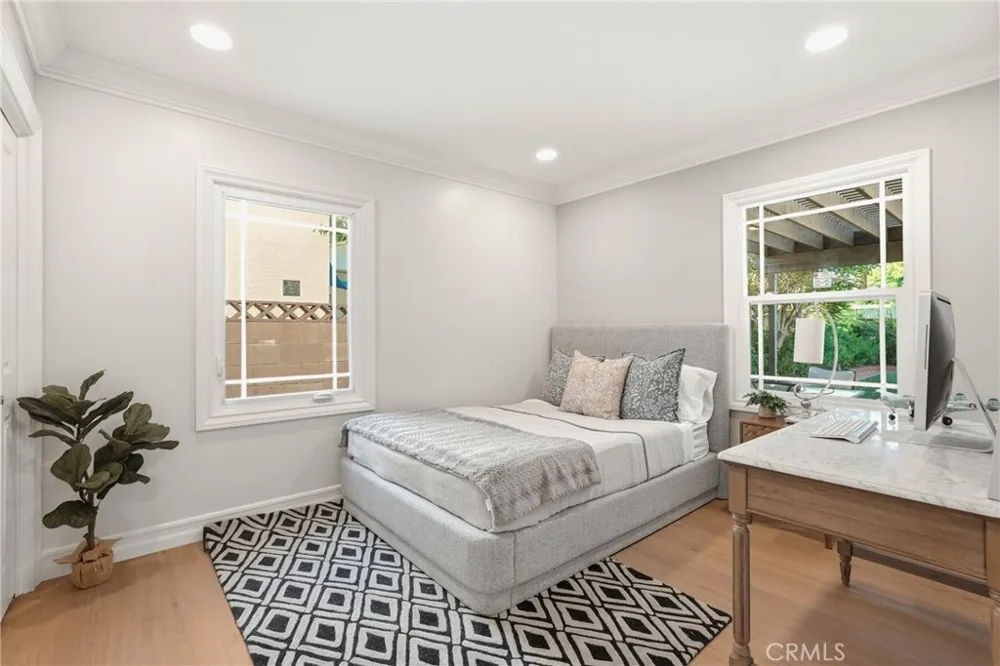 5713 E Wardlow Long Beach, CA 90808