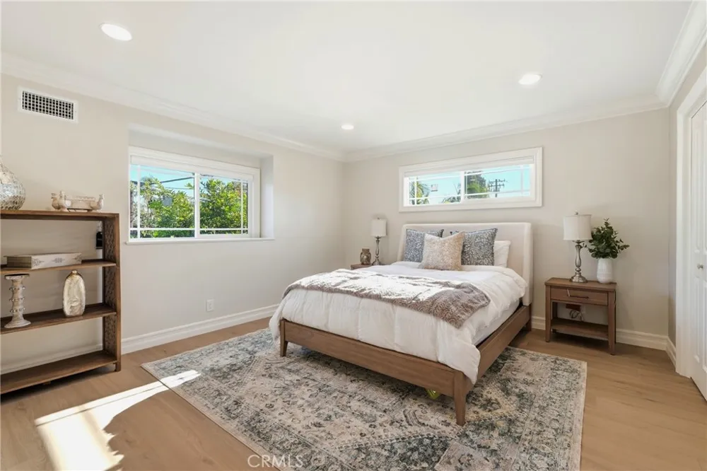 5713 E Wardlow Long Beach, CA 90808