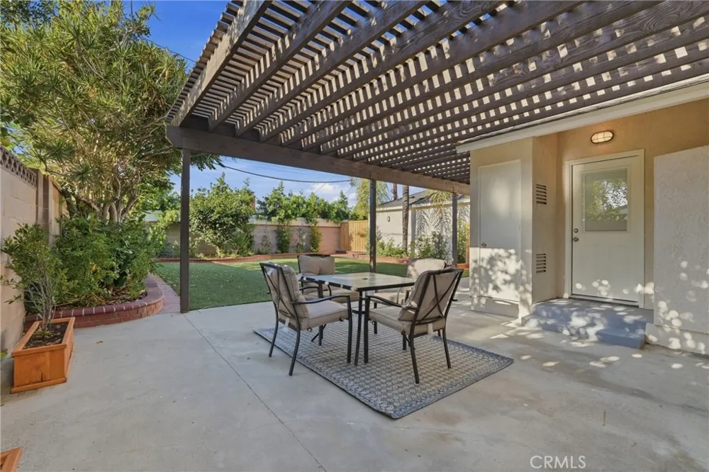 5713 E Wardlow Long Beach, CA 90808