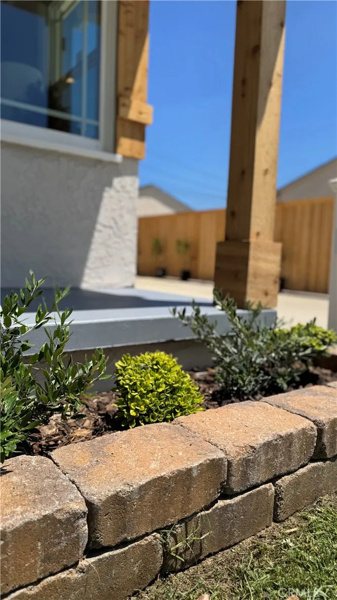 5713 E Wardlow Long Beach, CA 90808