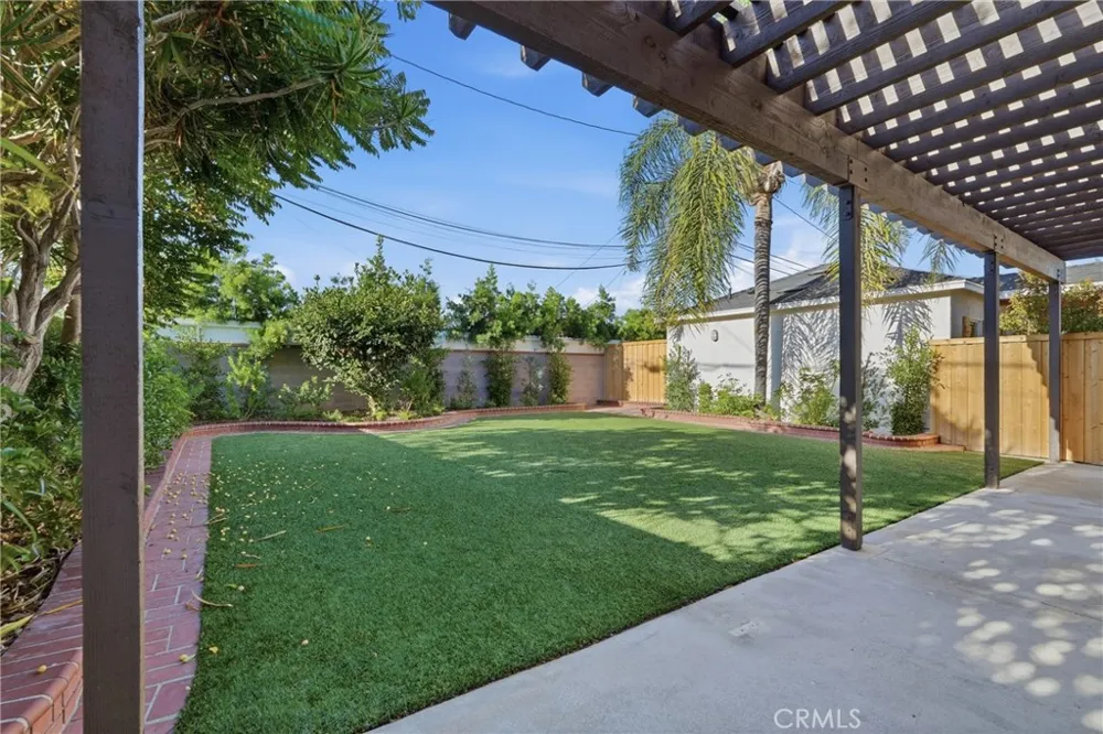 5713 E Wardlow Long Beach, CA 90808