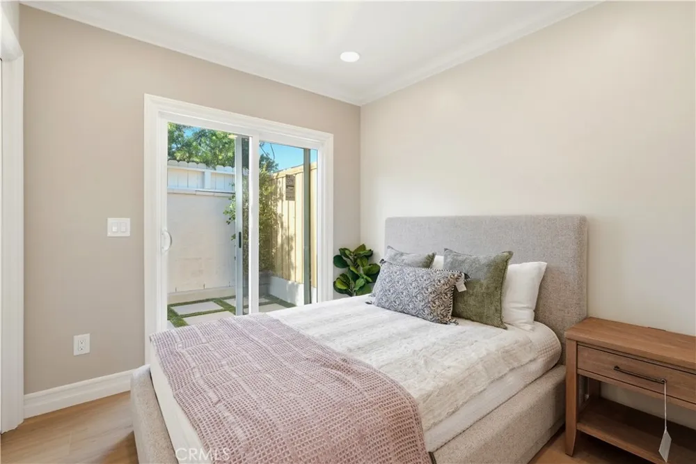 5713 E Wardlow Long Beach, CA 90808