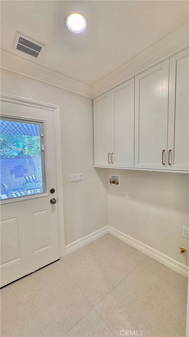 5713 E Wardlow Long Beach, CA 90808