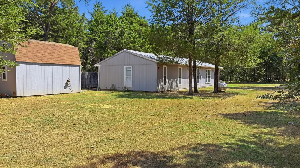 45 Country Place Lane Valley View, TX 76272