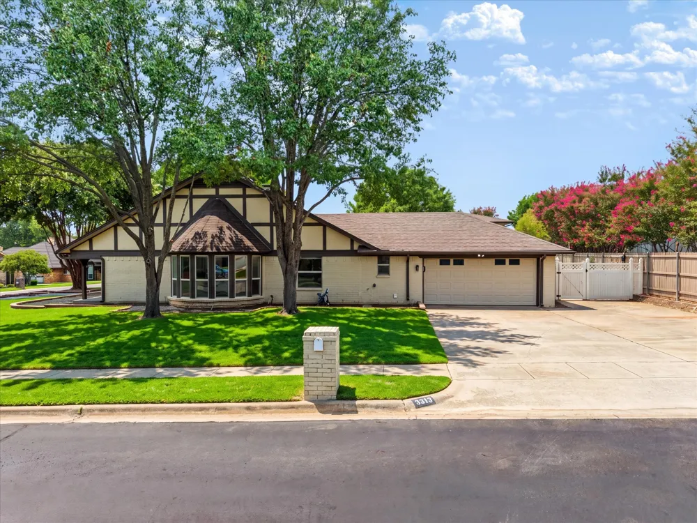 3313 Bobwhite Drive Bedford, TX 76021
