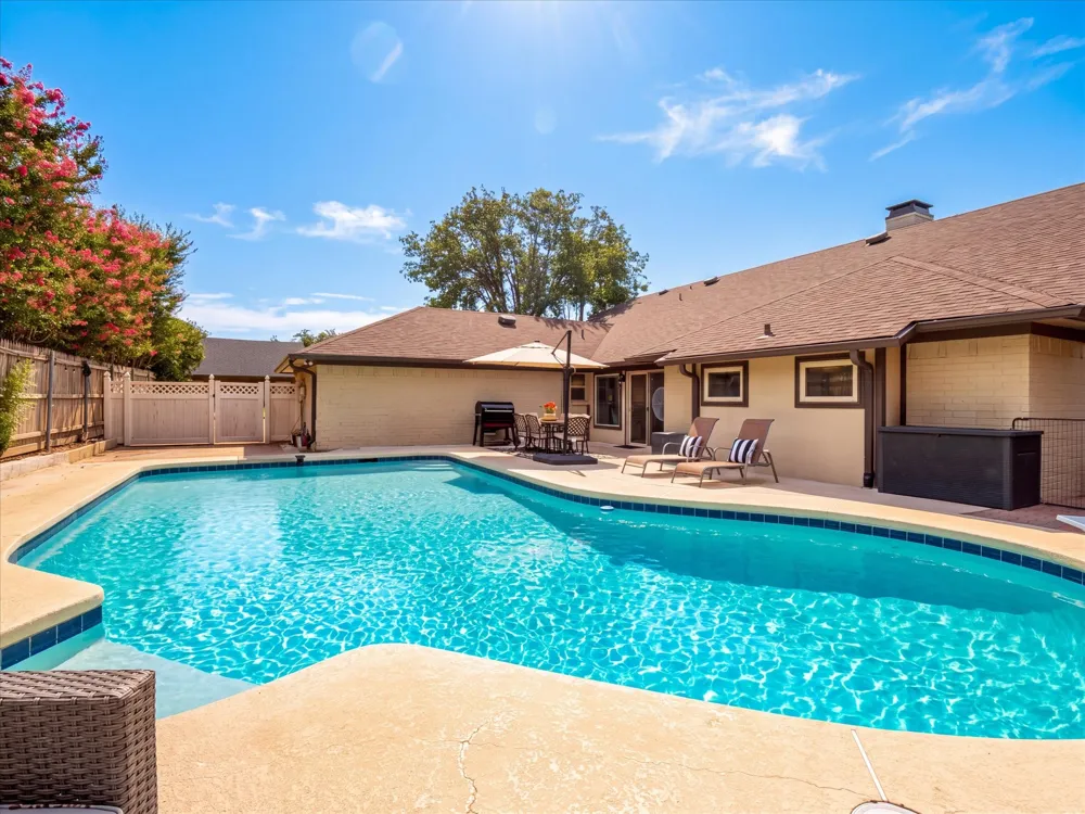 3313 Bobwhite Drive Bedford, TX 76021