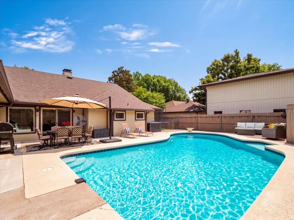 3313 Bobwhite Drive Bedford, TX 76021