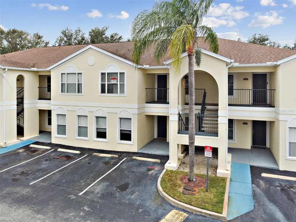 8827 GRAND PALMS CIRCLE #B Kissimmee, FL 34747