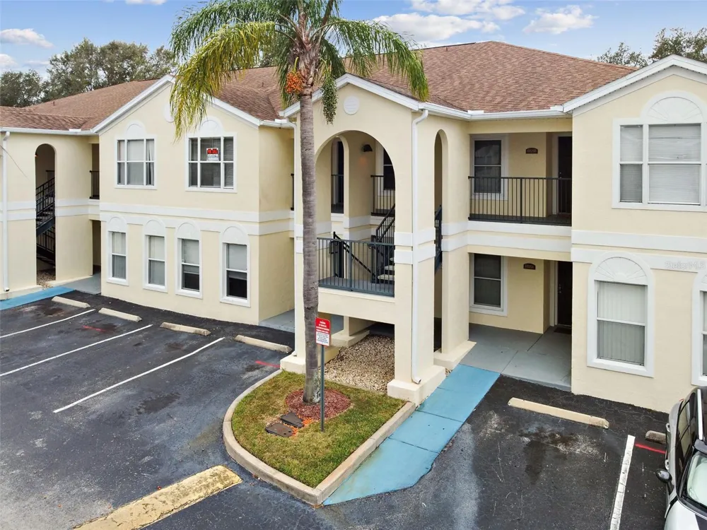 8827 GRAND PALMS CIRCLE #B Kissimmee, FL 34747