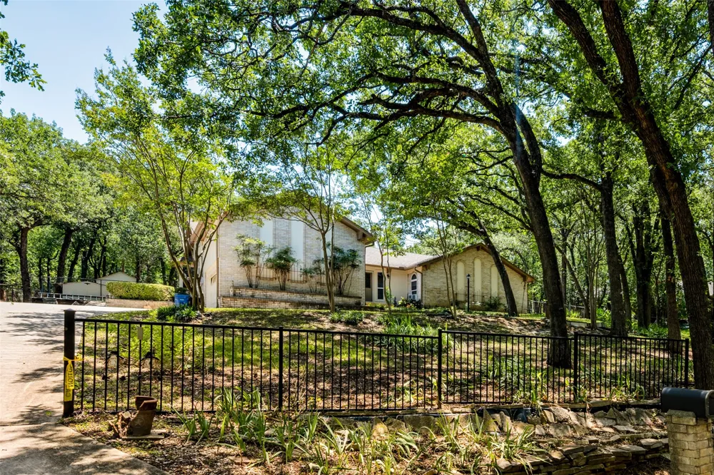 3014 Idlecreek Drive Dalworthington Gardens, TX 76016