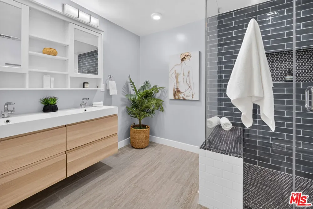 3002 S Beverly Drive Los Angeles, CA 90034