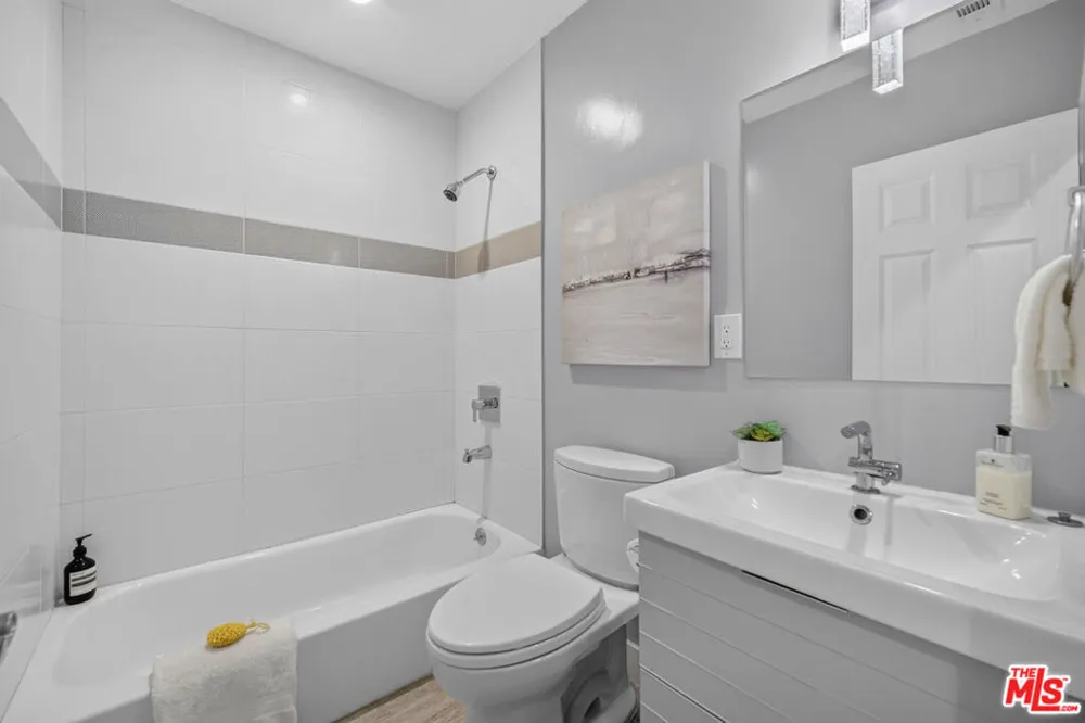 3002 S Beverly Drive Los Angeles, CA 90034