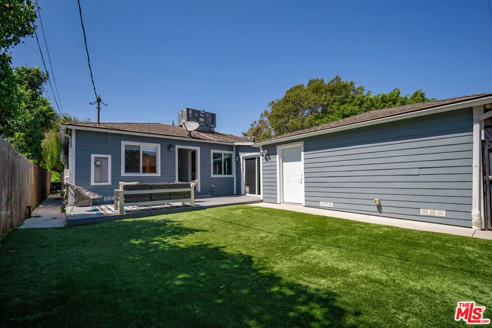 3002 S Beverly Drive Los Angeles, CA 90034