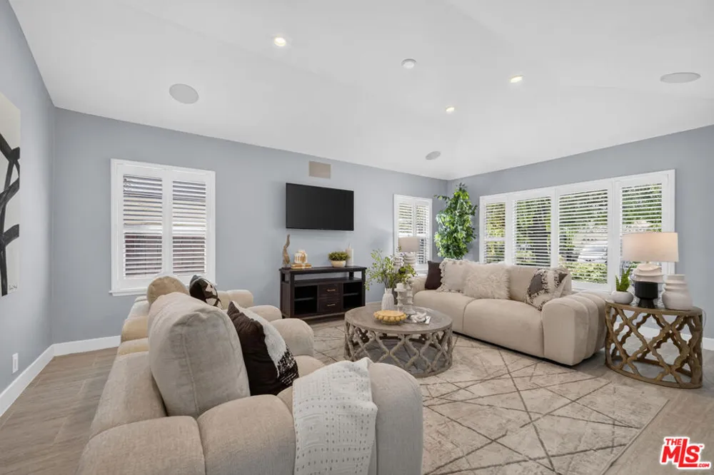 3002 S Beverly Drive Los Angeles, CA 90034