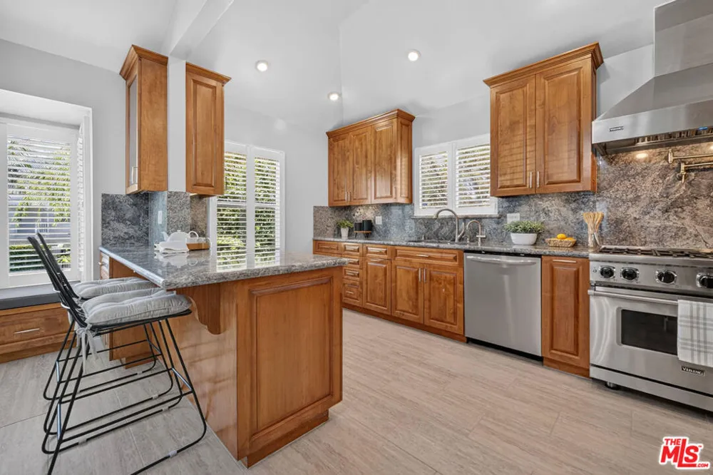 3002 S Beverly Drive Los Angeles, CA 90034