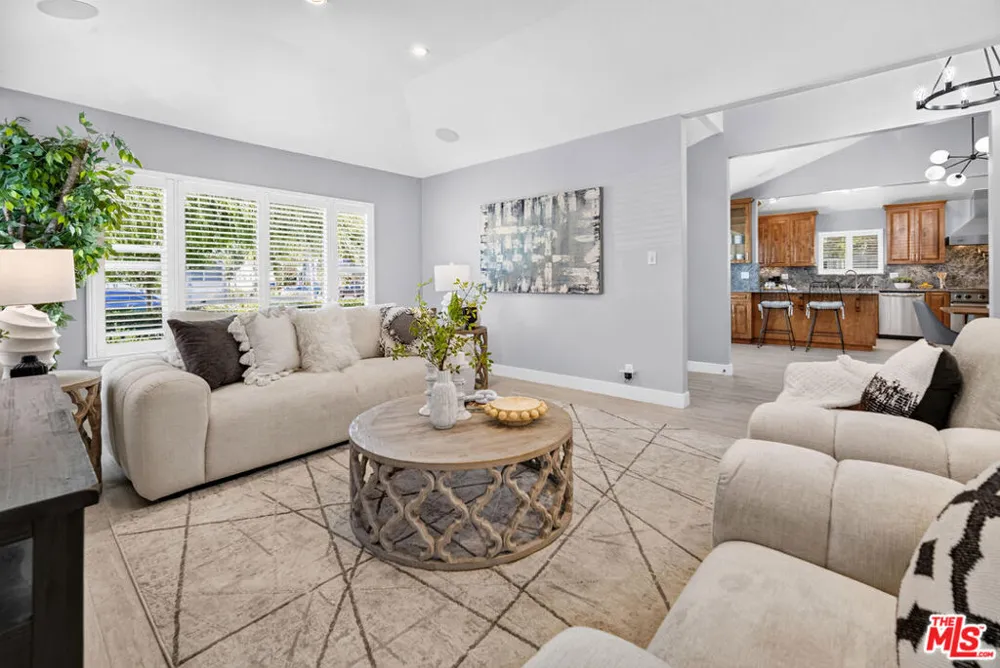 3002 S Beverly Drive Los Angeles, CA 90034