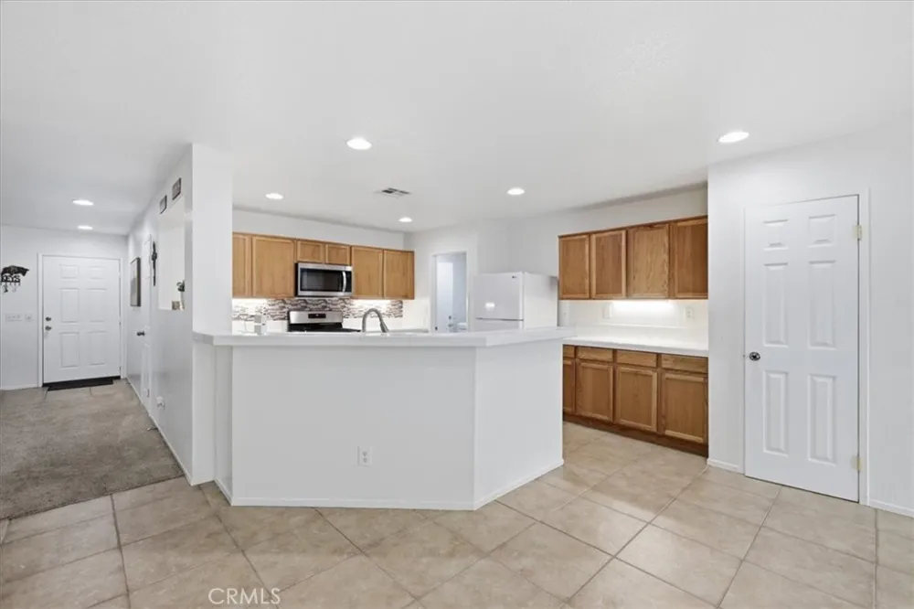 43646 Rialto Lancaster, CA 93535