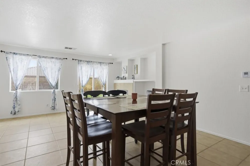 43646 Rialto Lancaster, CA 93535