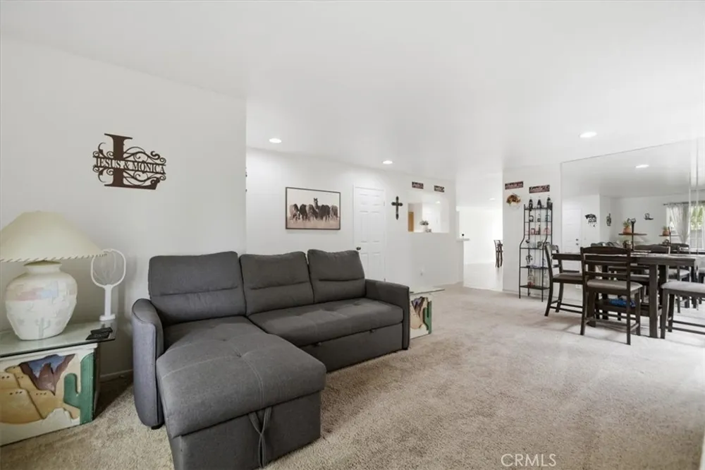 43646 Rialto Lancaster, CA 93535