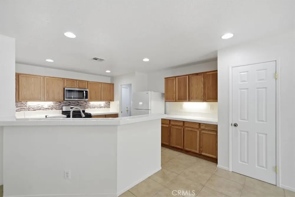 43646 Rialto Lancaster, CA 93535