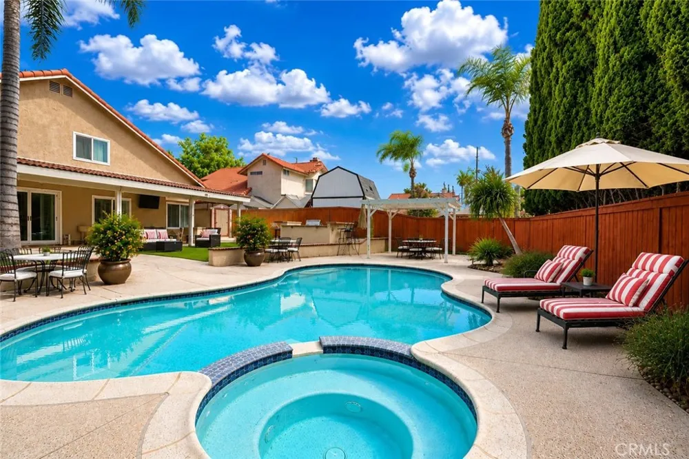1613 Deanna Redlands, CA 92374