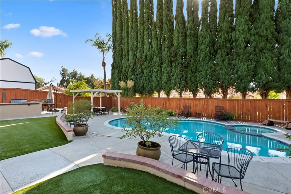 1613 Deanna Redlands, CA 92374