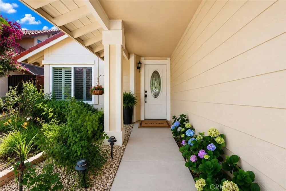 1613 Deanna Redlands, CA 92374