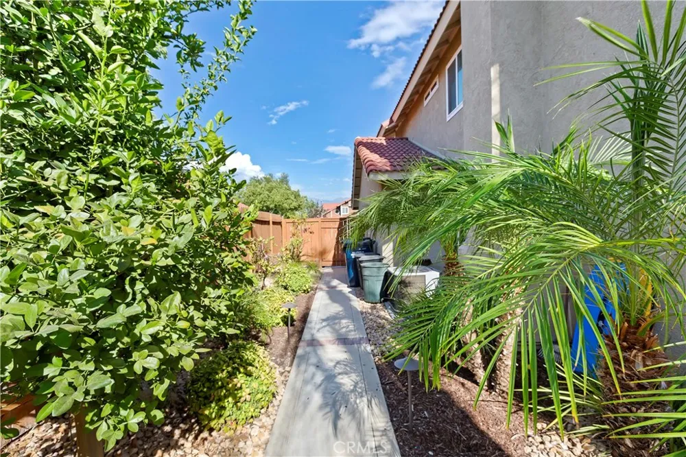 1613 Deanna Redlands, CA 92374