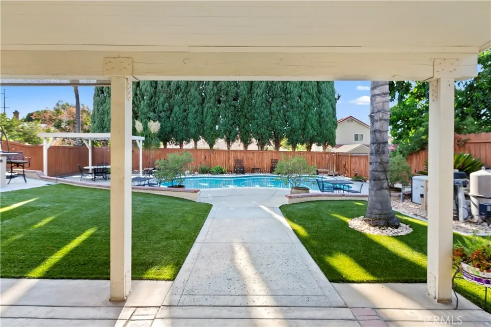 1613 Deanna Redlands, CA 92374