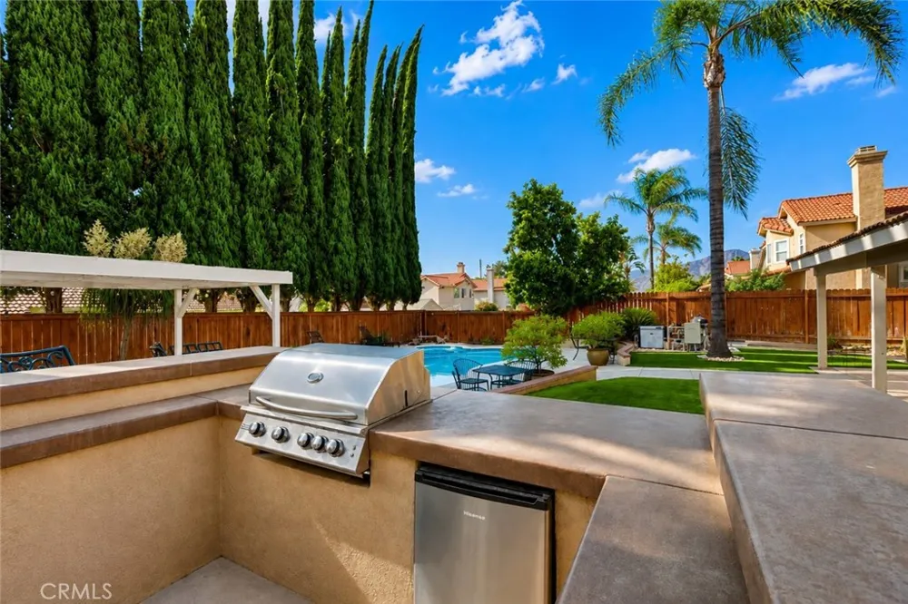 1613 Deanna Redlands, CA 92374