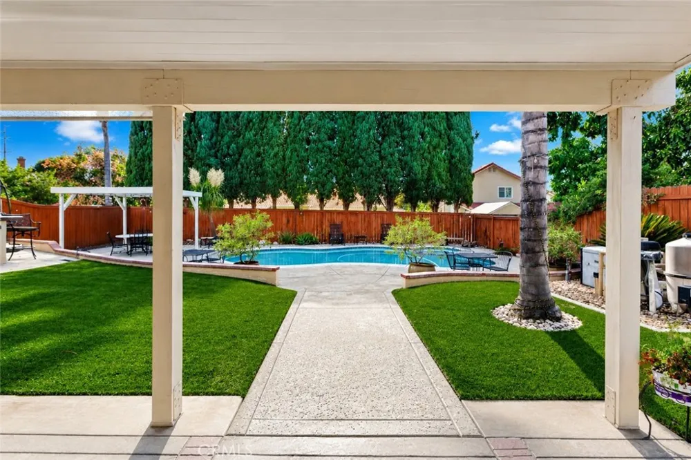 1613 Deanna Redlands, CA 92374