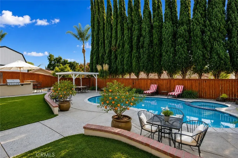 1613 Deanna Redlands, CA 92374
